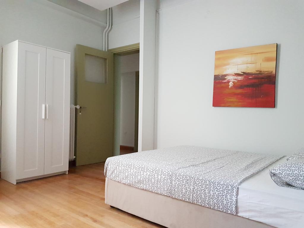 Errathens Pine Red And Taupe - Athens Center Apartman Kültér fotó