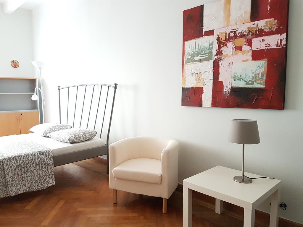Errathens Pine Red And Taupe - Athens Center Apartman Kültér fotó