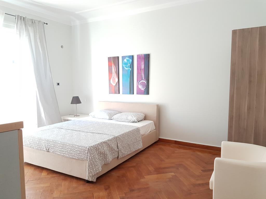 Errathens Pine Red And Taupe - Athens Center Apartman Kültér fotó