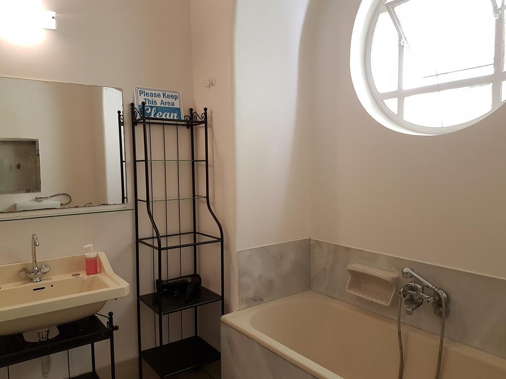 Errathens Pine Red And Taupe - Athens Center Apartman Kültér fotó