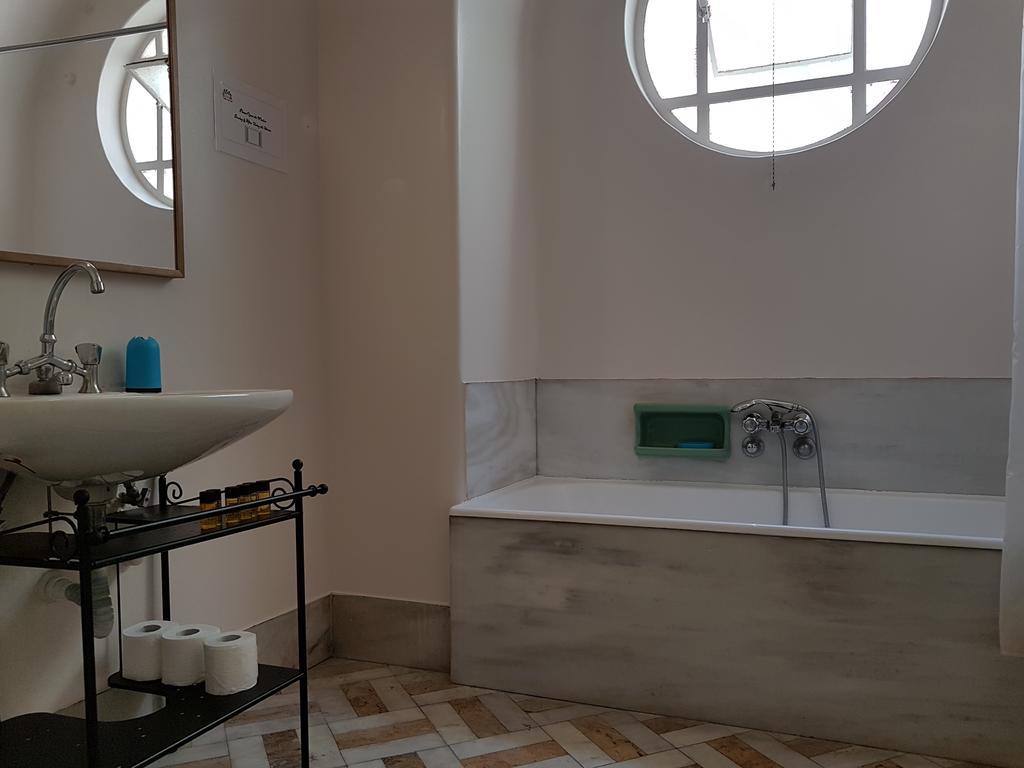 Errathens Pine Red And Taupe - Athens Center Apartman Kültér fotó